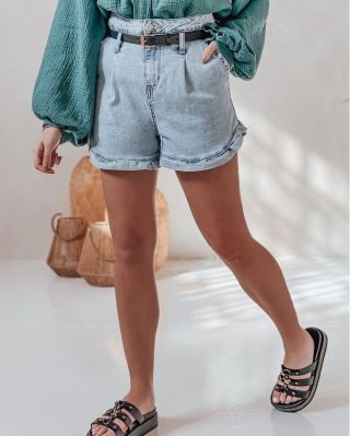 Výběr nejlepších džínových šortek, které padnou na každý typ nohou právě čerstvě naskladněn. 🌞 #džínovéšortky